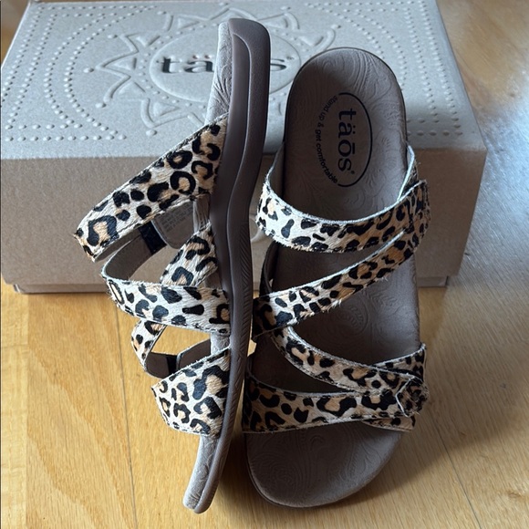 Taos Women's Leopard Print Sandals, Velcro closures for perfect fit. - Picture 2 of 5